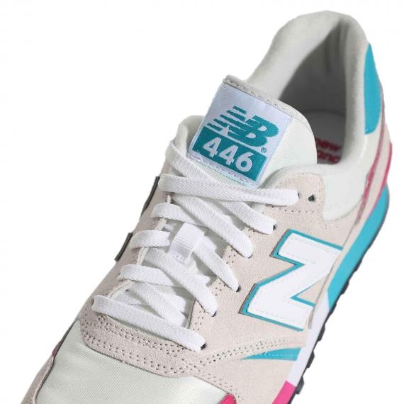 کفش ورزشی روزمره نیو بالانس با بندهای سفید و رویه جیر کرمی با درج نام NB 446 ابی بر زبانه